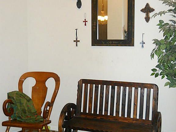 Nice size entry area for receiving guests