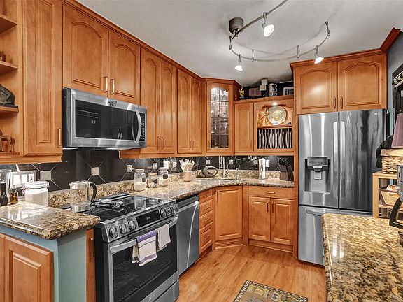 4th image of 140 NE 19th Court #220E