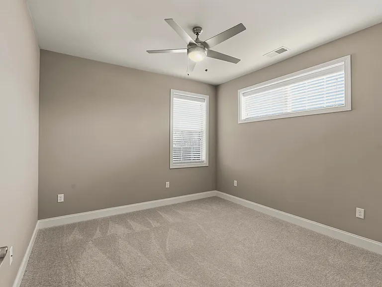Mount Victor Olde Towne Luxury Apartments — Photo 140