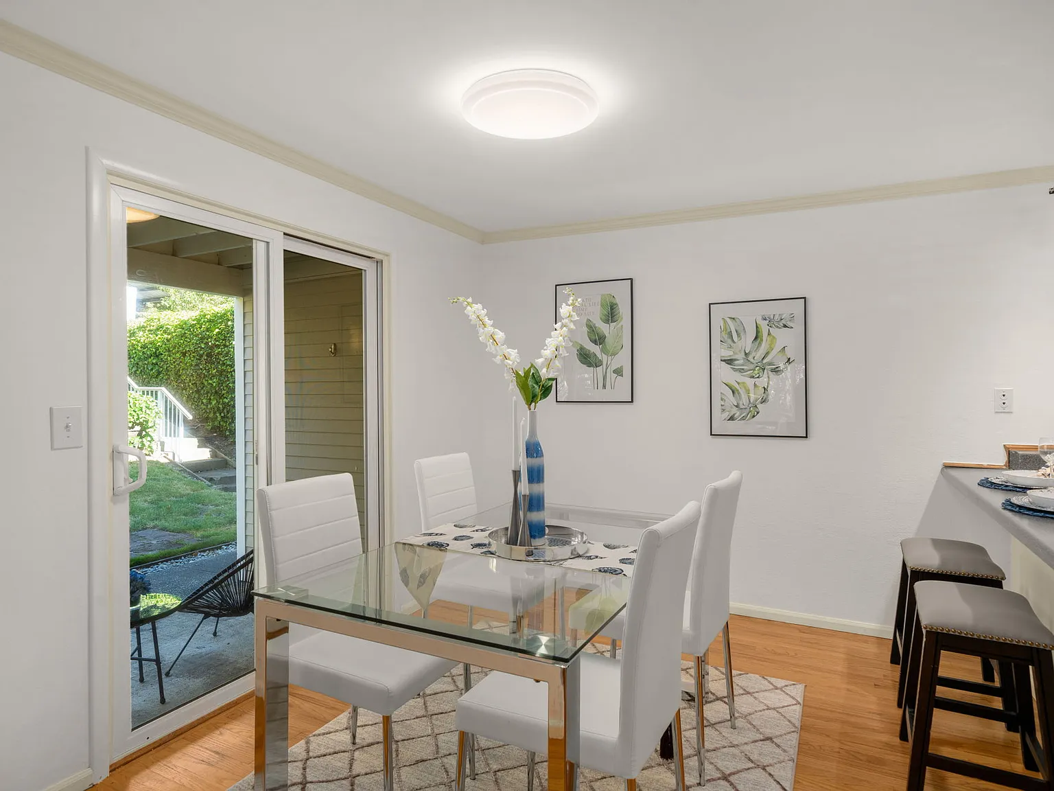 2 bed, 1036 sqft, $2,295 — Photo 3