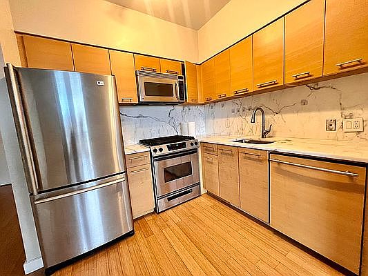 2nd image of 100 W 39th St APT 36E