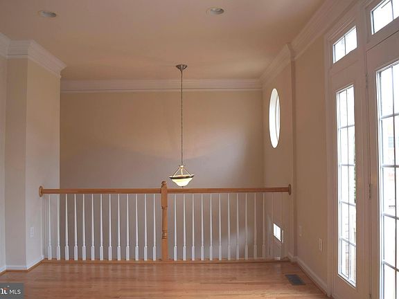 5th image of 4475 Monmouth St