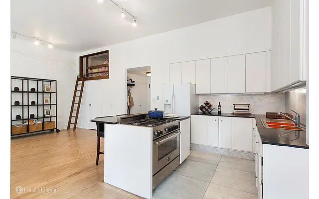 Sold by Douglas Elliman | media 22