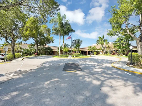 8880 Sunrise Lakes Boulevard #209, Sunrise, FL 33322