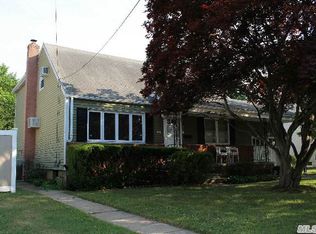 280 Heathcote Rd, Lindenhurst, NY 11757