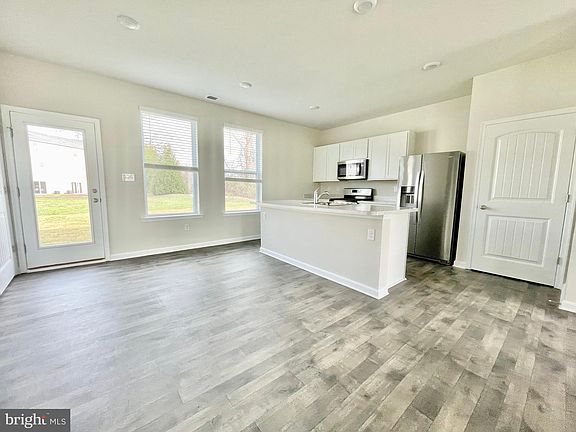 5th image of 87 Filbert Dr