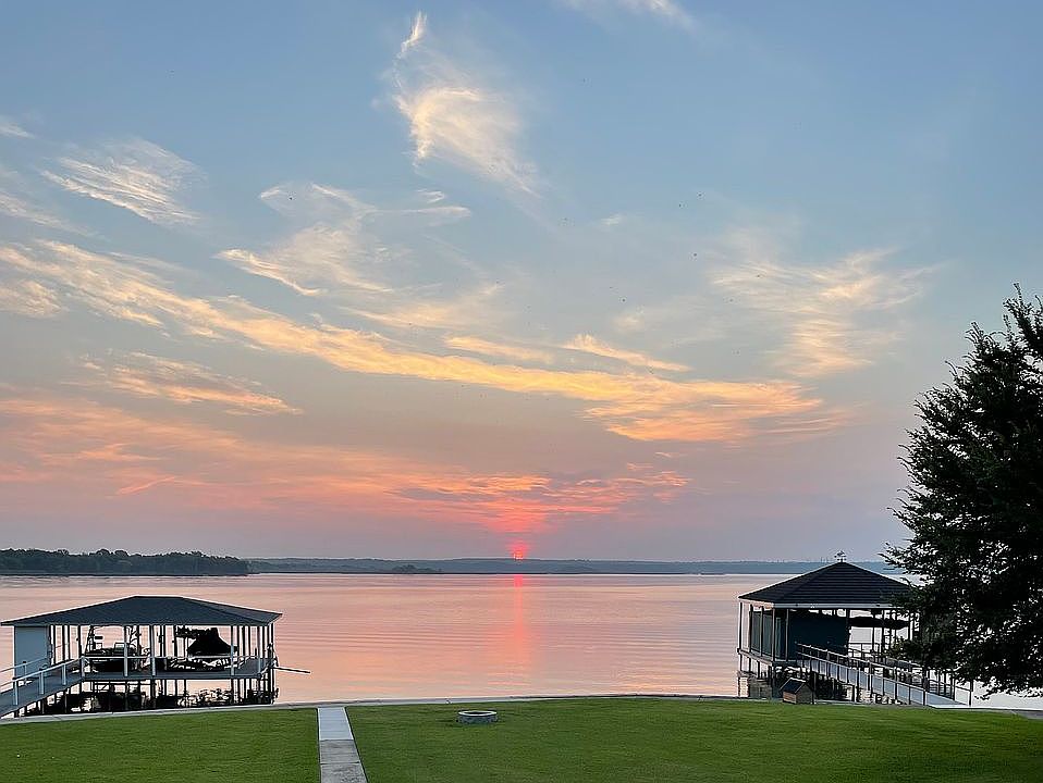 1st image of 1933 Spinnaker Ln