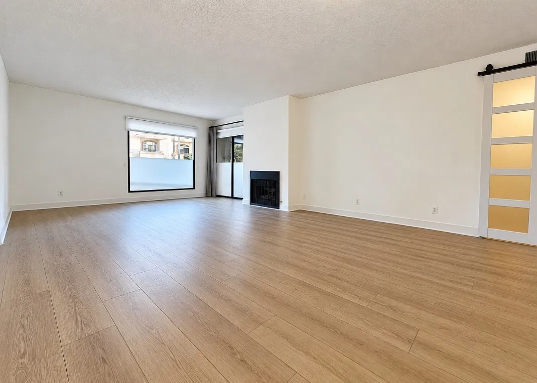3 bed, 3.0 bath, $5,000 — Photo 2