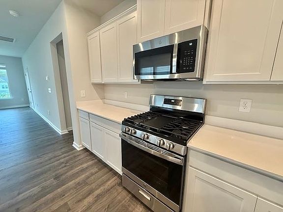 4th image of 1628 Savannah Mills Dr