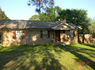1012 Bassett Rd, Palestine, TX 75803