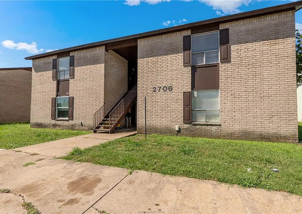 2706 Evergreen Cir #C