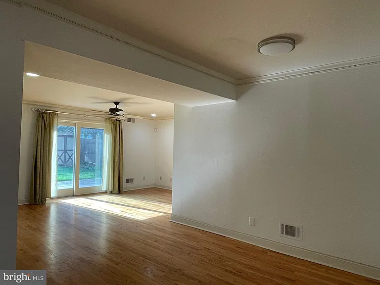 510 Monroe Rd — Photo 10