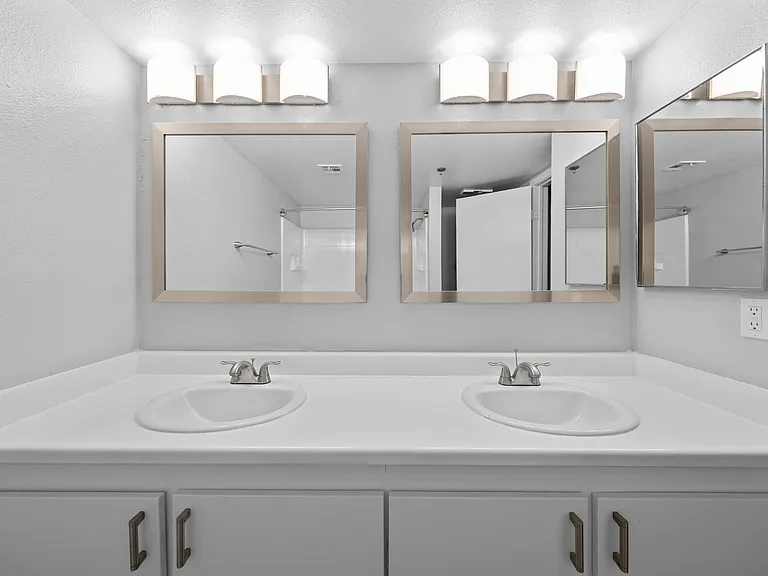 Sedona Ridge Apartment Homes — Photo 14