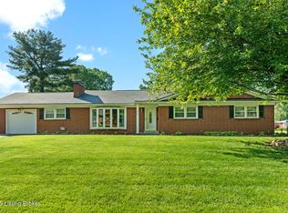 1914 Meadowcreek Dr, Louisville, KY 40218