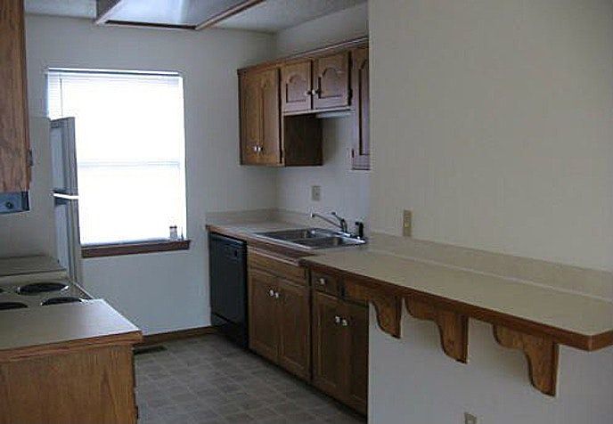 2nd image of 4801 Woodward St