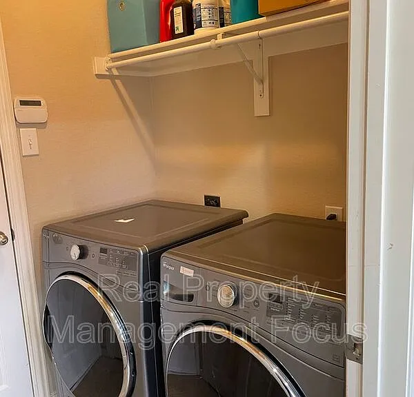 4645 Penelope Ln — Photo 21
