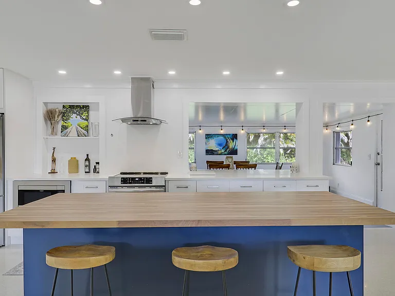 1518 Summer Ave — Photo 3
