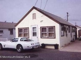 17 4th Ln, Seaside Park, NJ 08752