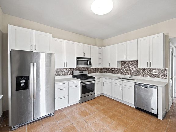 4th image of 2242 N Western Ave #3R