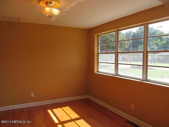 3rd image of 1762 Embassy Dr