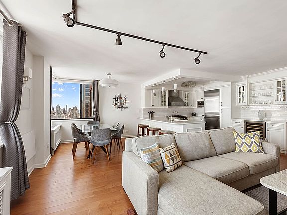 5th image of 30 W 61st St APT 29F