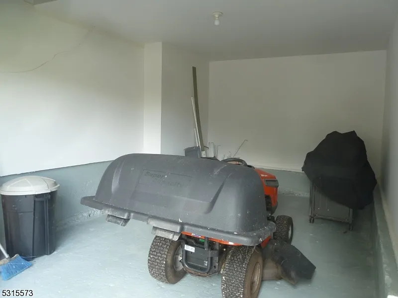 3 bed, 1.0 bath, $2,900 — Photo 2