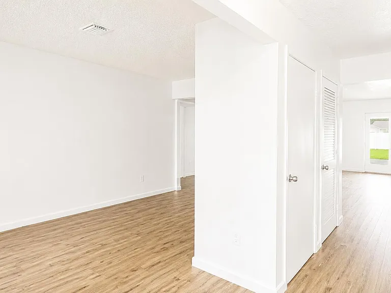 4727 Southern Pacific Dr — Photo 2