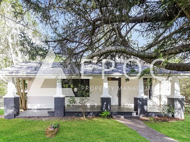 1231 Winfield Dr — Photo 1