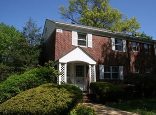 31 Manor Dr, Red Bank, NJ 07701