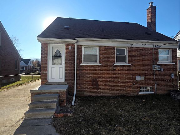 3rd image of 1121 Meadowbrook St