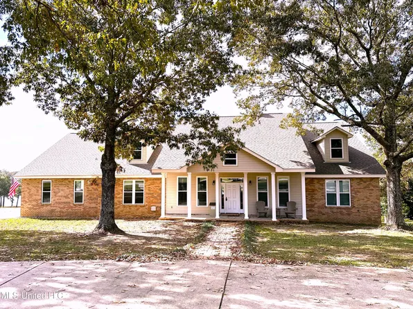 67 N Highlands Dr, Poplarville, MS 39470