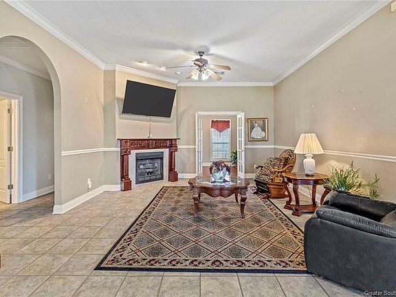 3rd image of 1816 Crawford Dr