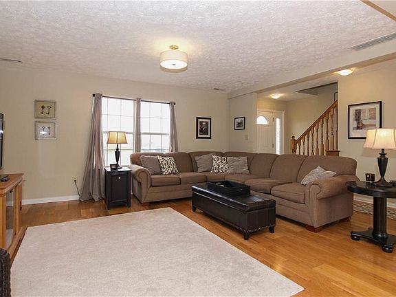 3rd image of 4697 Elise Ct