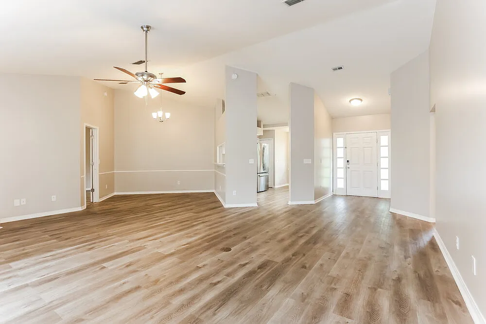 3 bed, 2.0 bath, 1556 sqft, $1,935 — Photo 3