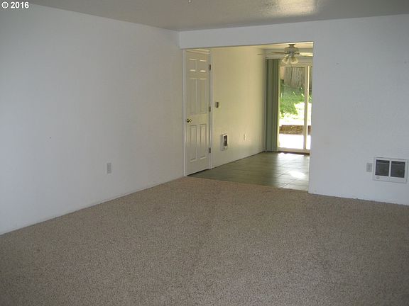 4th image of 4614 NE Creston Ave