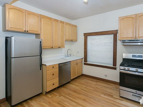 2nd image of 1026 W Dakin St #1A