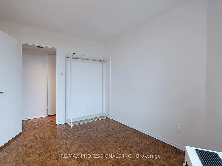 284 Mill Rd #B1 — Photo 20