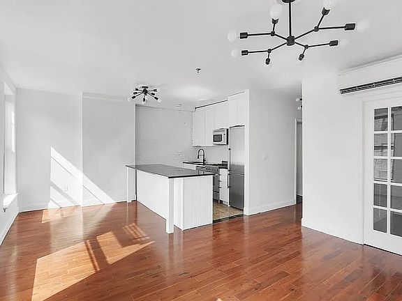 2nd image of 661 Washington St #4
