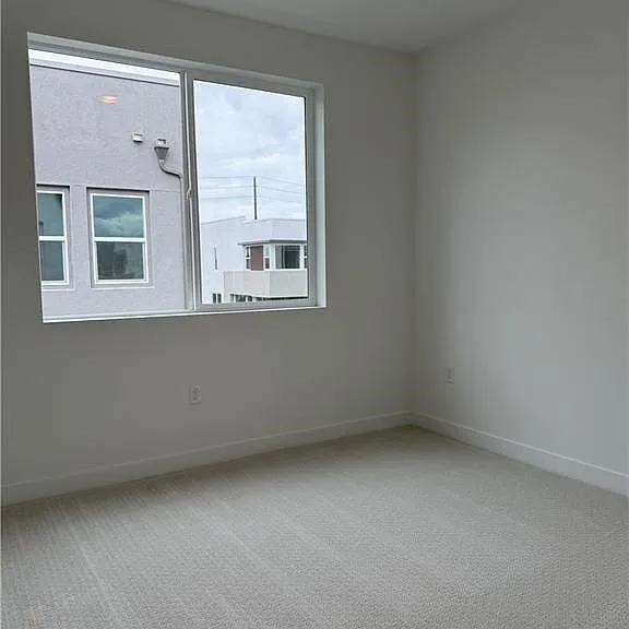 677 S Lyon St — Photo 11