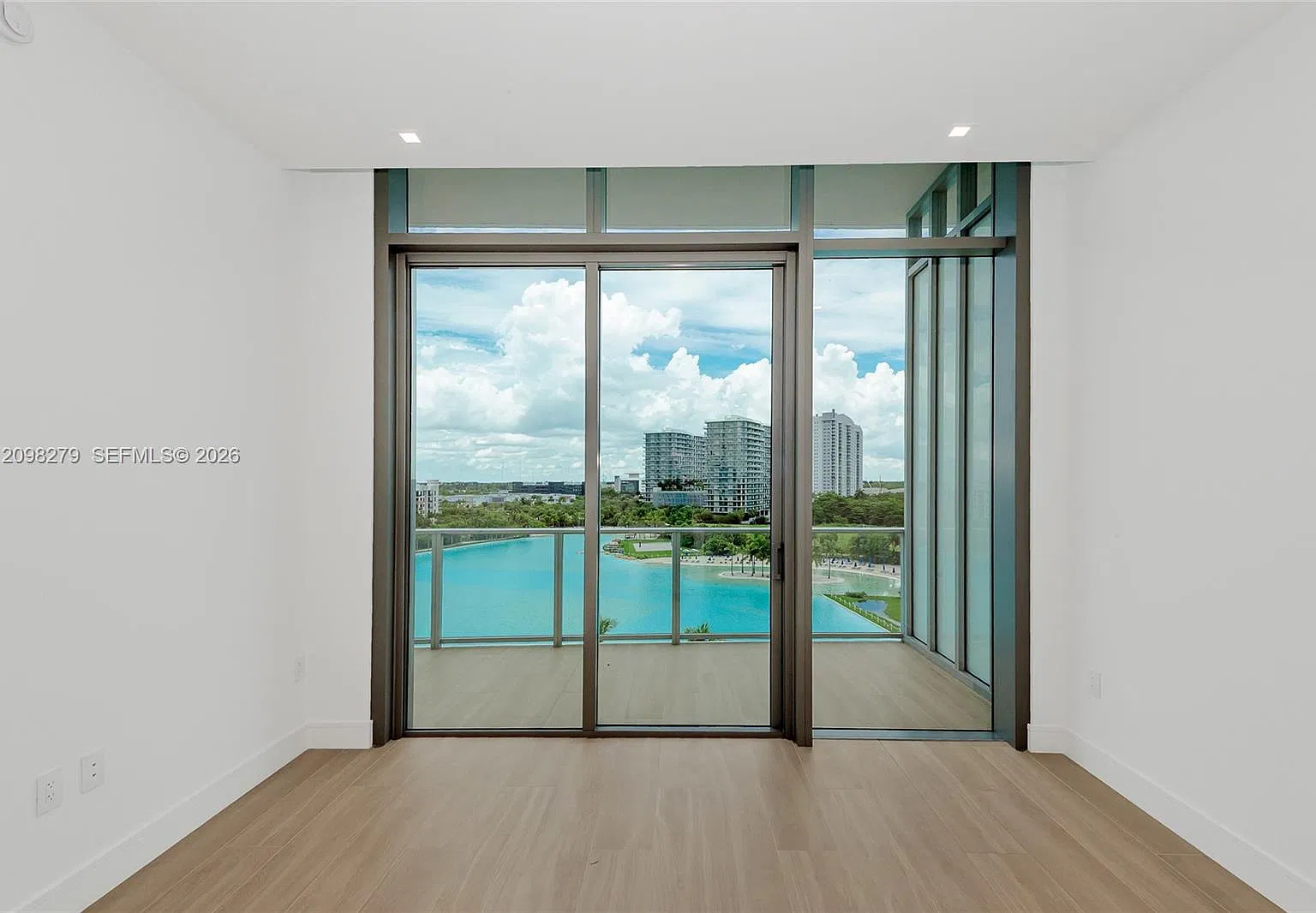 1 bed, 1.5 bath, 962 sqft, $5,900 — Photo 1