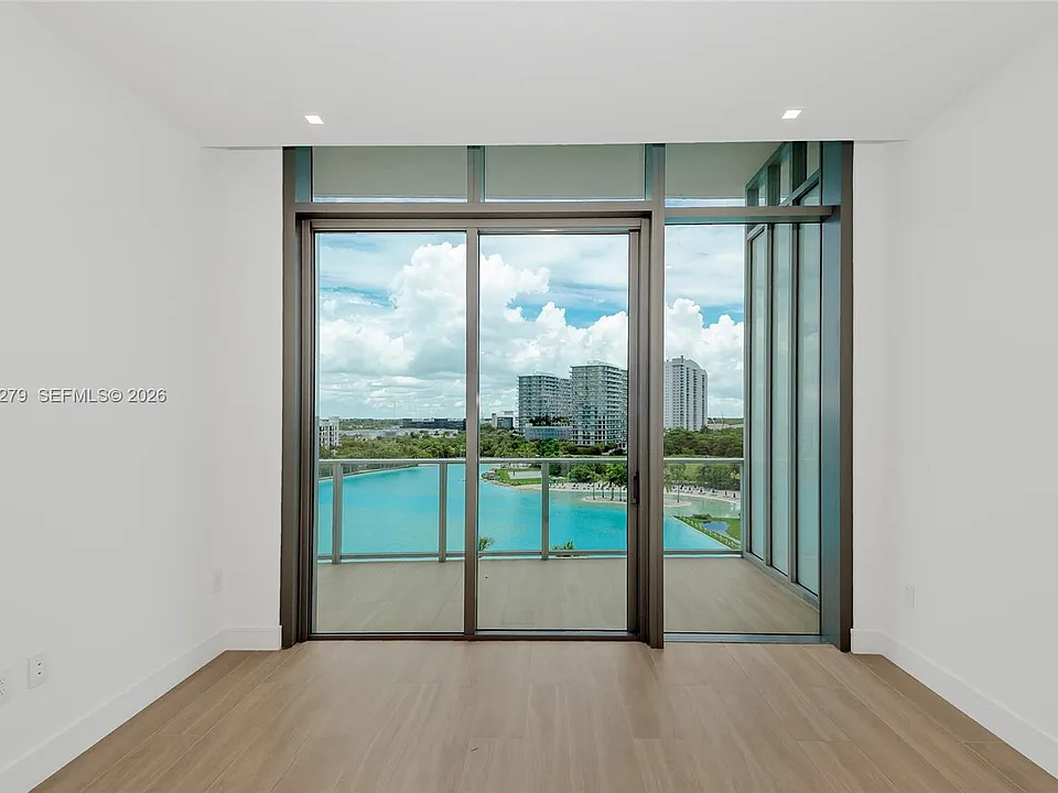 2411 Laguna Cir #610