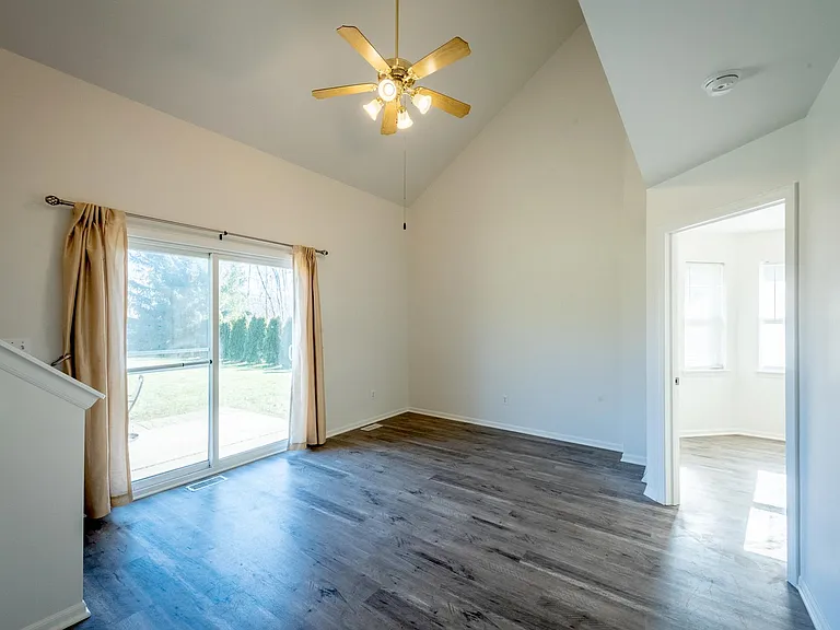8679 Old Green Bay Rd — Photo 13