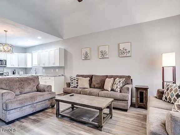 4th image of 3952 Seahorn Ave