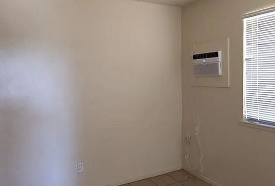 5th image of 3845 Haywood St