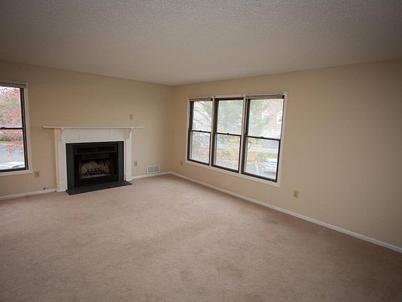 3rd image of 116 Heritage Ln #213