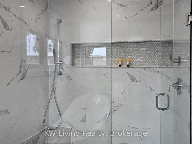 92 Giardina Cres — Photo 29