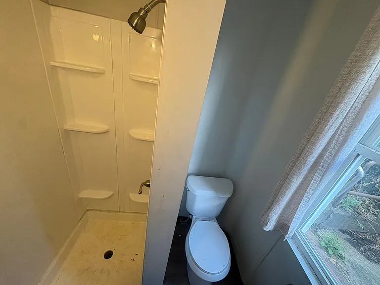 726 Large Ave — Photo 11