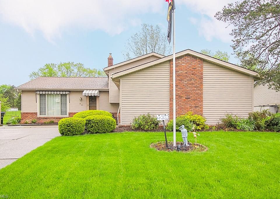 1st image of 39 Claremont Dr