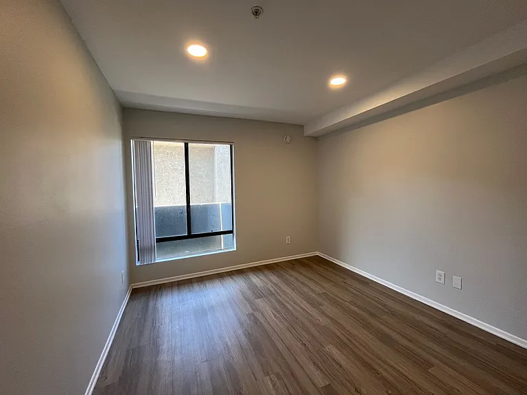 315 Virgil — Photo 18