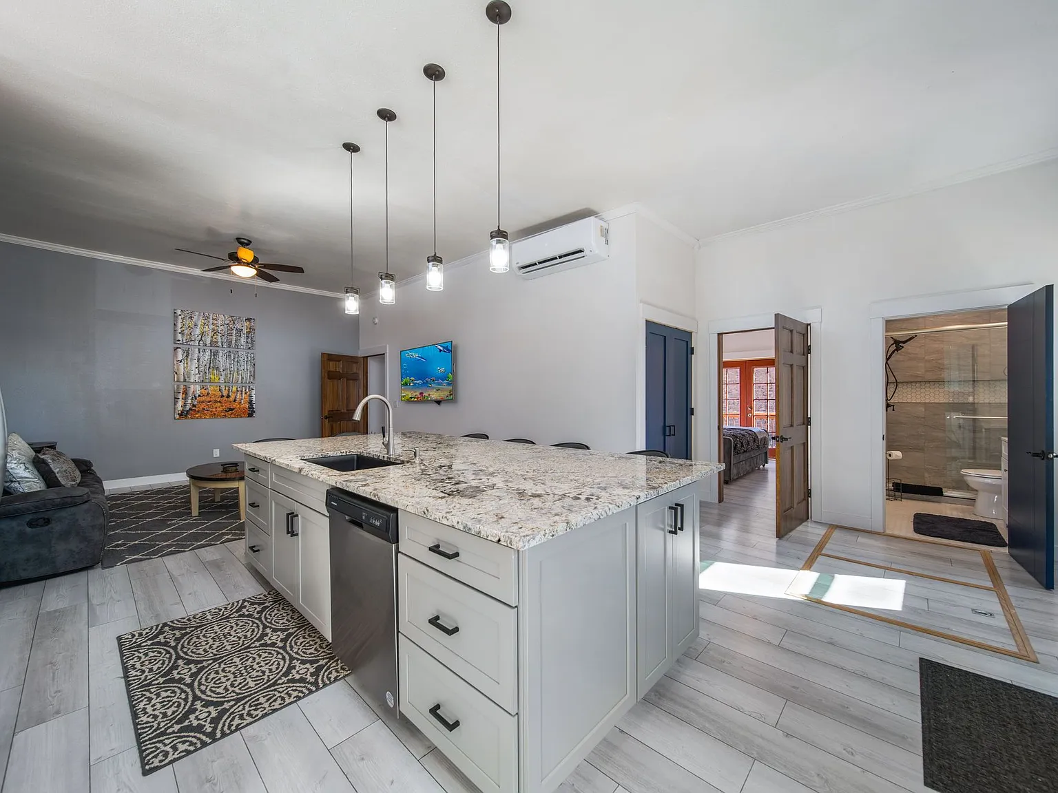 2 bed, 1.0 bath, 1080 sqft, $2,300 — Photo 2
